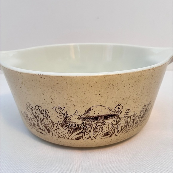 Pyrex Forest Fancies Mushroom 2.5L Casserole Dish Bakeware 475.B - Picture 2 of 5